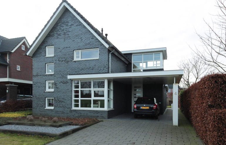 IBOC strak zwart woonhuis Rinke ter Haar Architect